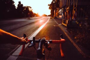 Read more about the article Can You Ride Long Distance On A Fixed Gear Bike? (Explained)