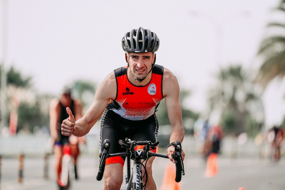 You are currently viewing Triathlon On A Hybrid Bike? Is It Possible (Quick Read)