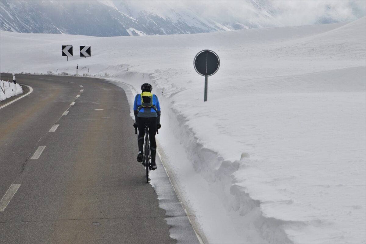 Read more about the article Can You Ride A Hybrid Bike In The Snow? (Answered)